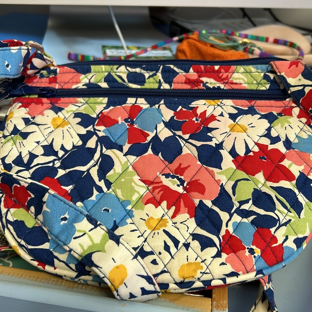 Vera Bradley crossbody bag- blue paisley - Picture 9 of 9